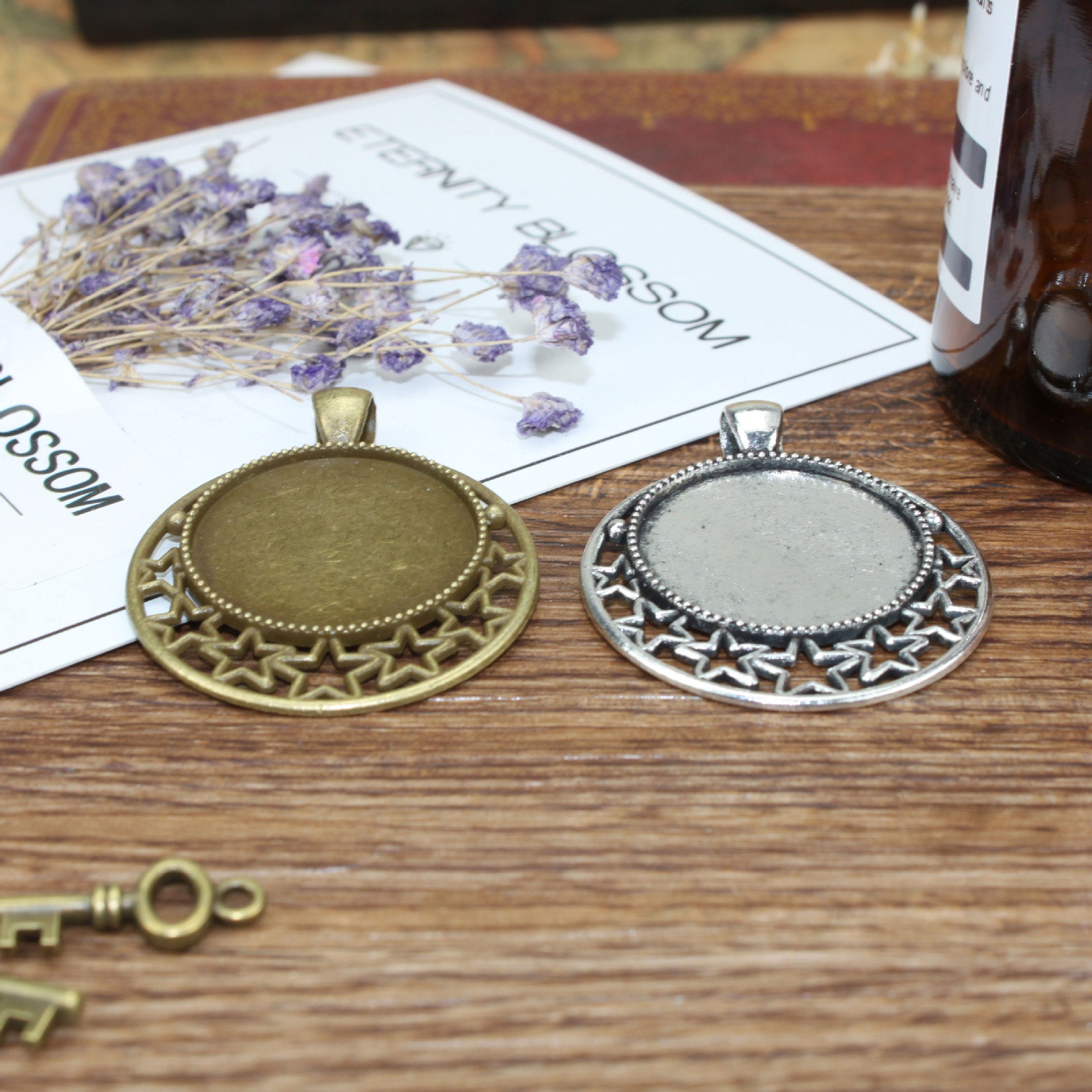 Hollow Star Cabochon Tray Pendant 44x36mm for 25mm Cabochon