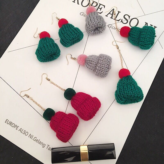 Winter Knitted Christmas Hat Pendant Alloy Chain Plush Pom Pom Fashion Long Drop Earrings