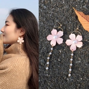Elegant Pale Pink Flower Petal Alloy Hoop Studs With Pearl Tassel Chains For Women Earrings