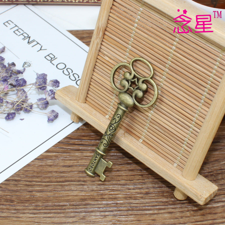 60x25mm Vintage Patterned Alloy Key Charm Pendant