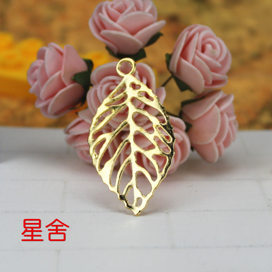 48x26mm Vintage Hollow Leaf Alloy Pendant