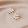 Fresh Cute Daisy Flower Acrylic Crystal Studs With 925 Silver Pins Elegant Summer Jewelry Earrings view 2