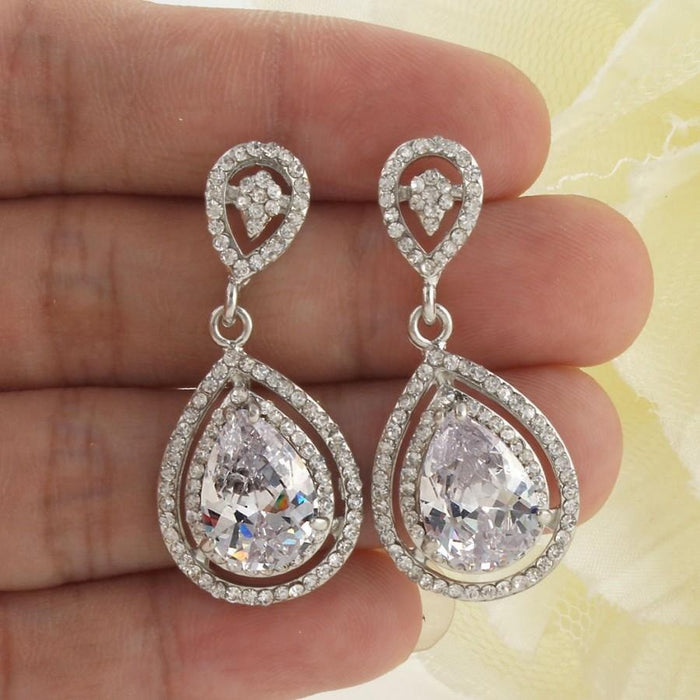 Exquisite Fashion Teardrop Women's Earrings, European Style Alloy Jewelry Accessories