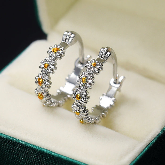 Simple Two Tone Daisy Stud Earrings, Fashion Small Flower Earrings For Women