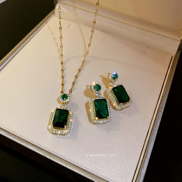 Vintage Luxe Alloy Emerald Zircon Crystal Stud Earrings And Necklace Jewelry Set