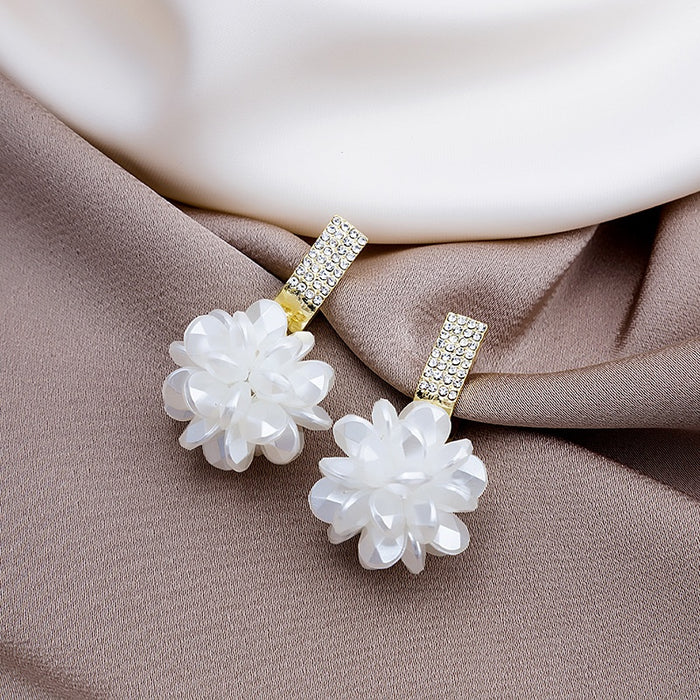 Elegant Korean Rhinestone Gold Alloy Bar White Acrylic Pearl 3D Floral Blossom Drop Stud Earrings