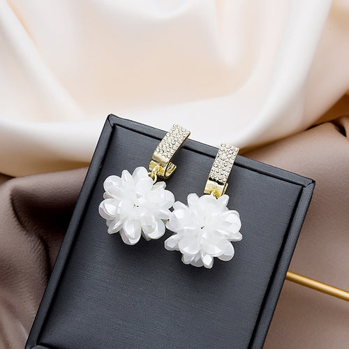 Elegant Korean Rhinestone Gold Alloy Bar White Acrylic Pearl 3D Floral Blossom Drop Stud Earrings