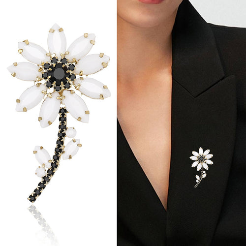 Alloy White Daisy Flower Brooch Pin For Cardigans And Coats