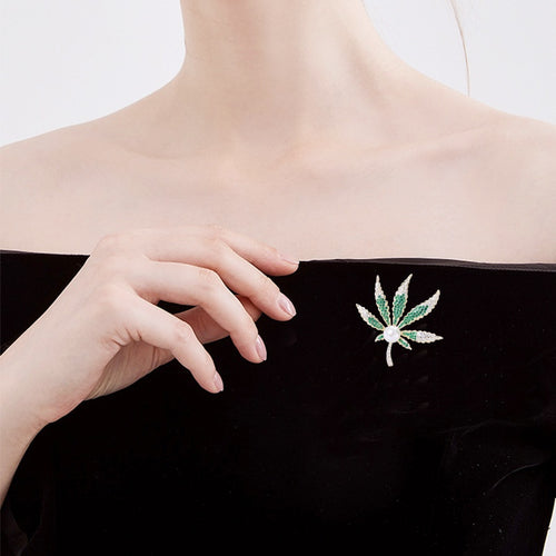 Copper Zircon Maple Leaf Brooch For Autumn Winter Fashion Decoration