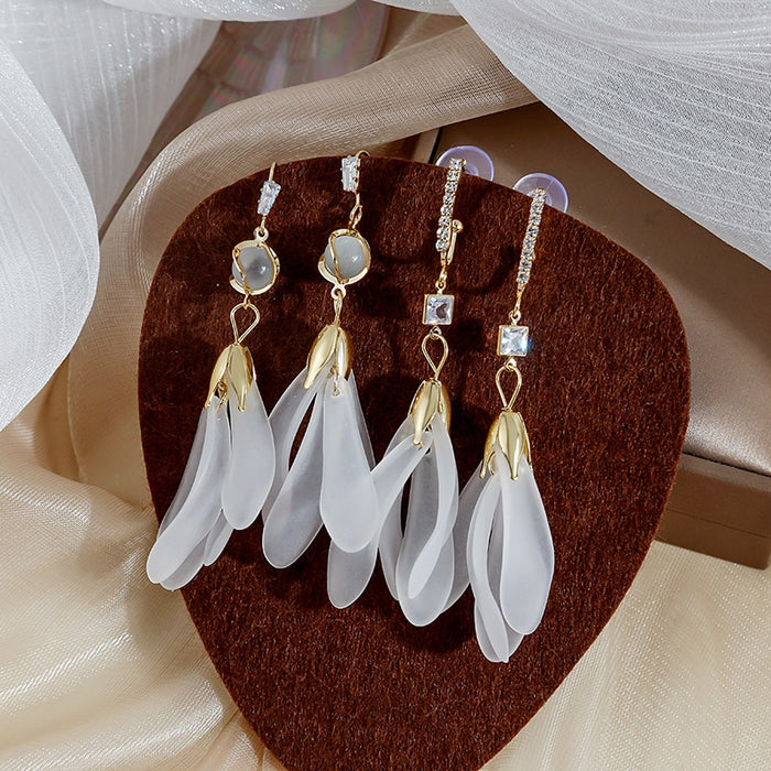 Elegant Korean White Flower Petal Tassel Drop With Cat Eye Stone Zircon Alloy Hook Dangle Earrings
