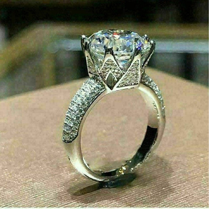 Luxury Crown Cluster Full Diamond Zircon Engagement Ring With Eight Hearts And Arrows Cut