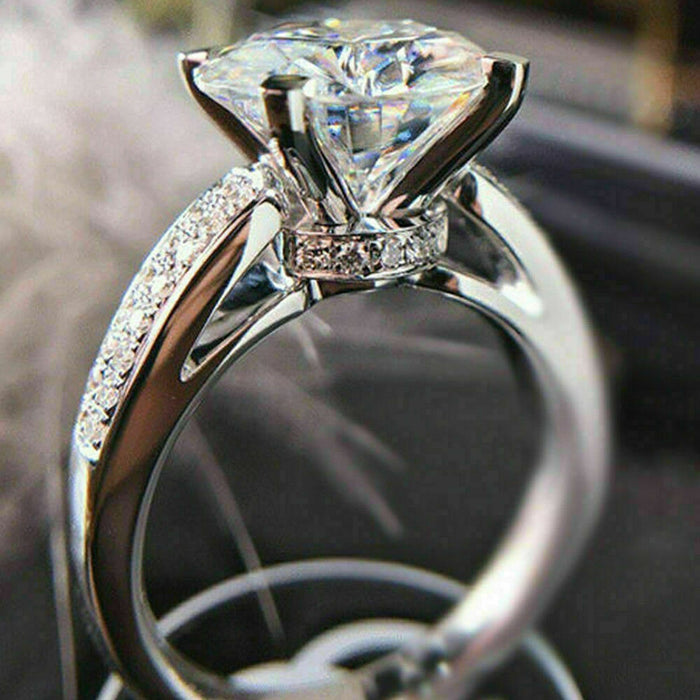 Korean Light Luxury Four Prong Flower Bud Simulated Diamond Engagement Proposal Ring