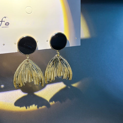 Elegant Alloy Mermaid Tail Fan Tassel Stud Earrings For Women With Black Round Tops Luxury Statement Earrings
