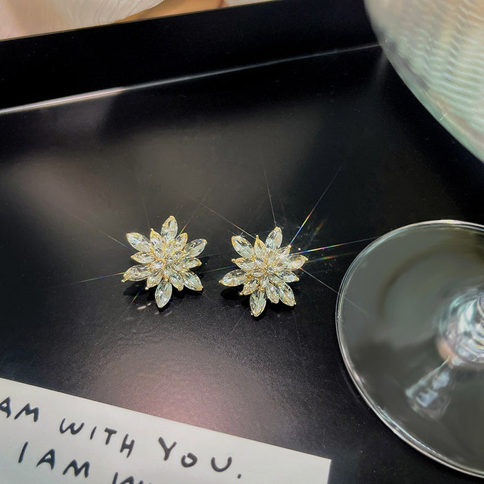Luxury Micro Pave Zircon Snowflake Flower Studs With Silver Needle Elegant Sparkling Fashion Earrings