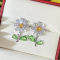 2023 Light Luxury Daisy Flower Stud Earrings For Women, Niche Design Fashion Floral Jewelry view 3