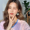 Korean Style Resin Daisy Flower Earrings For Women, Color Contrast Sunflower Stud Jewelry view 3