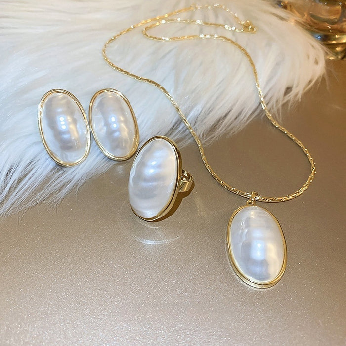 Real Gold Plated Oval Pearl Necklace French Light Luxury Geometric Collarbone Chain