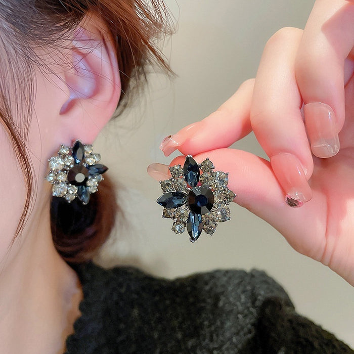 Alloy Flower Stud Earrings With Silver Pins And Rhinestones, French Retro Light Luxury Style