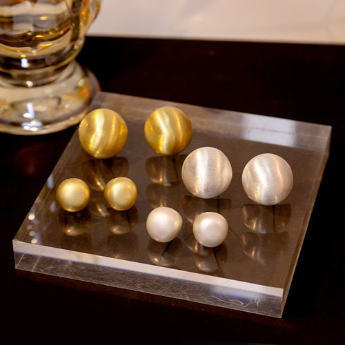 Elegant French Vintage Brushed Matte Alloy Round Ball Stud Earrings For Women Light Luxury Minimalist Earrings