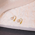 Elegant Vintage Gold Alloy C-Shaped Ear Cuff Clips With Freshwater Pearl Minimalist Statement Earrings view 3