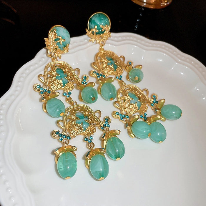 Vintage Court Style Alloy Floral Hollow Resin Clip-on Earrings for Women