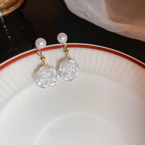 French Elegant White Flower Pearl Alloy Stud Earrings For Women Minimalist Floral Jewelry