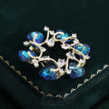 Metal Alloy Zircon Heart Crystal Wreath Brooch Pin For Elegant Apparel view 4