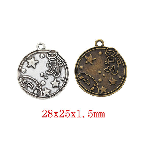 Vintage Zinc Alloy Astronaut And Planet Charm Pendant DIY Jewelry Accessories For Necklaces 2043