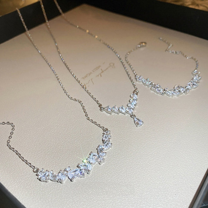 Light Luxury Metal V-Shaped Water Drop Zircon Inlaid Clavicle Necklace For Women