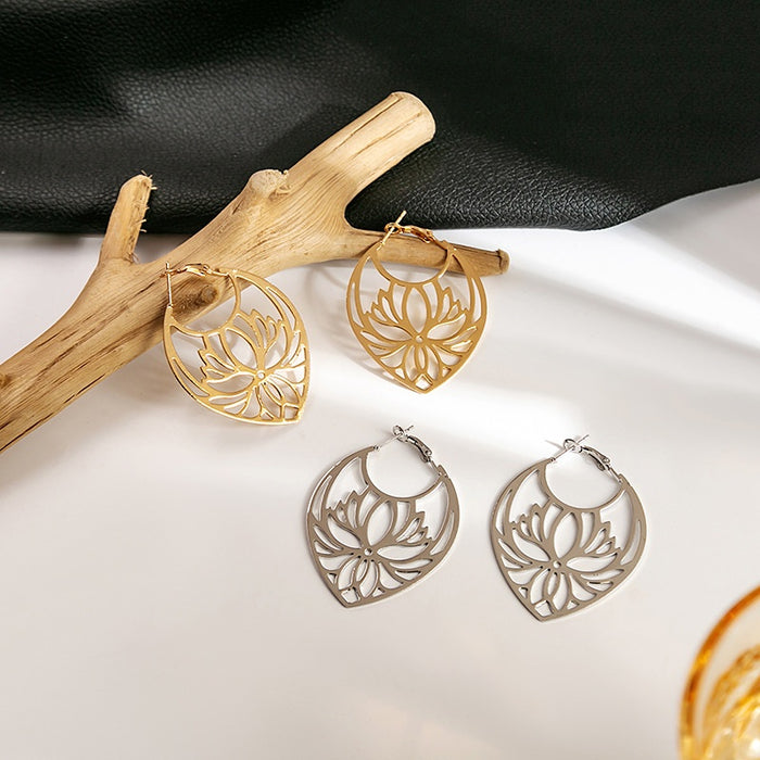 Elegant Hollow Leaf Alloy Hoop Stud Earrings For Women Summer Metal Cutout Floral Statement Earrings