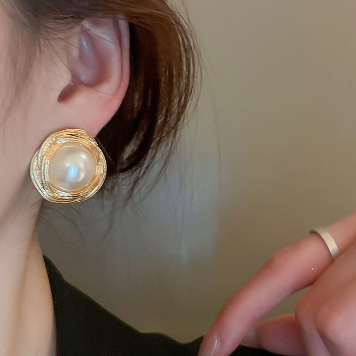 Light Luxury Alloy Geometric Wrapped Brushed Pearl Stud Earrings For Women