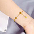 Minimalist Luxury Geometric Heart And Round Disc Bracelet, Niche Fashion Commuter Hand Jewelry view 2