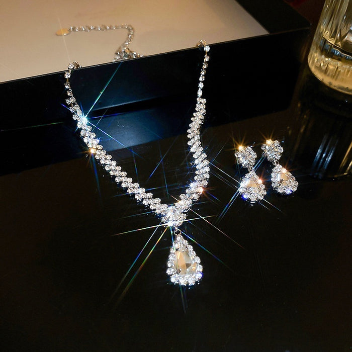 Light Luxury Metal Rhinestone Teardrop V Tassel Necklace With Drop Earrings