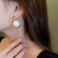 Retro Alloy Pearl C-Shaped Stud Earrings For Women Geometric Round Light Luxury Jewelry view 3