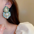 French Vintage Alloy Rhinestone Pearl Flower Stud Earrings Light Luxury Fashion Jewelry view 3