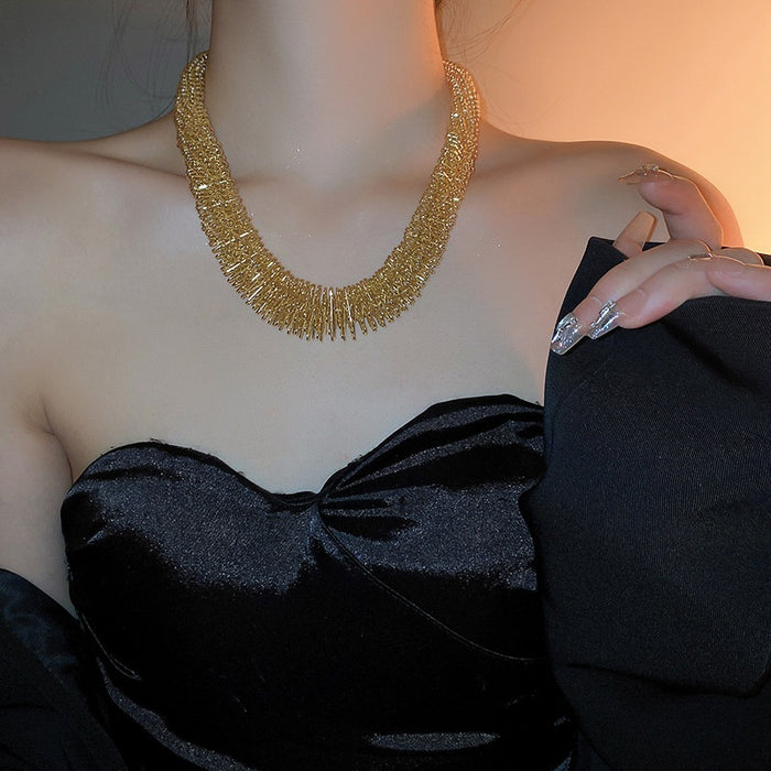 European American Metal Geometric Circle Choker Necklace For Women, Vintage Light Luxury Collarbone Chain