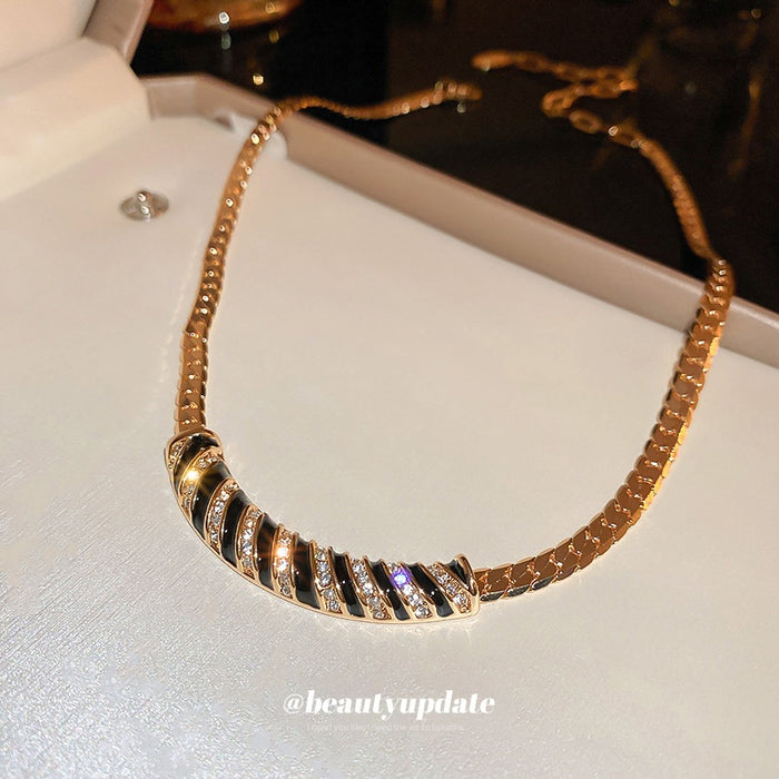 Vintage Alloy Striped Geometric Rhinestone Choker Necklace For Women