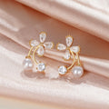 Sweet Flower Pearl Stud Earrings, Designer Style Elegant Fashion Ear Jewelry view 2
