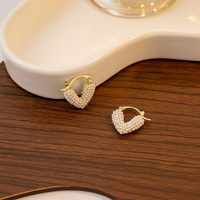 French Vintage Light Luxury Heart Huggie Hoop Pearl Beaded Sweet Elegant Women's Fashion Earrings