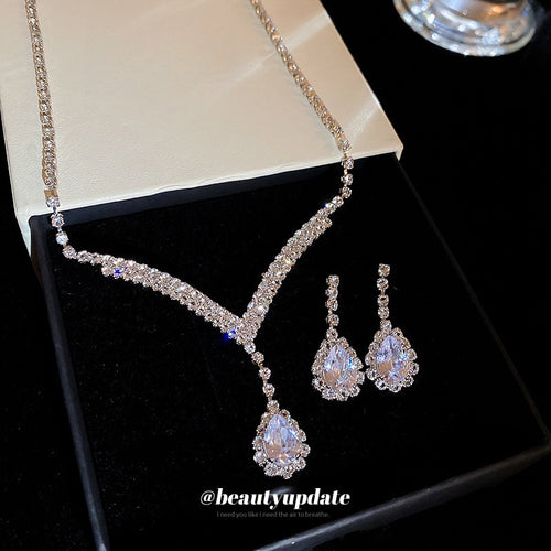 Light Luxury Alloy Teardrop V Shape Rhinestone Stud Earrings And Necklace Jewelry Set