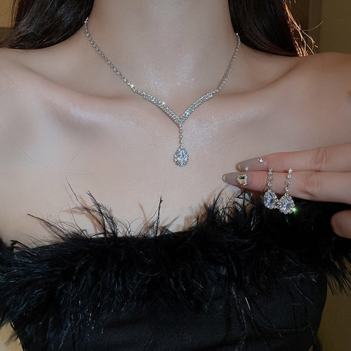 Light Luxury Alloy Teardrop V Shape Rhinestone Stud Earrings And Necklace Jewelry Set