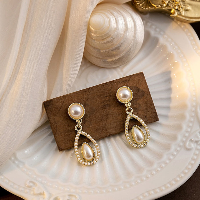 Vintage French Pearl Teardrop Dangle Earrings Luxury Alloy Rhinestone Hollow Water Drop Elegant Stud Earrings