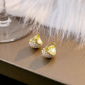 Elegant French Vintage Gold Alloy Shell Shape Faux Pearl Hoop Ear Cuffs Luxury Minimalist Women's Earrings view 2