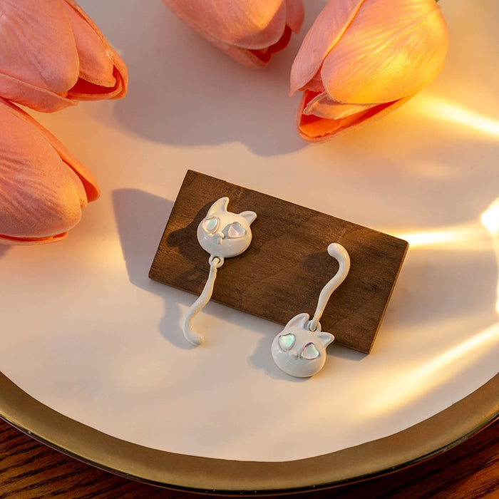 Elegant Asymmetric Cartoon Cat And Heart Drop Studs, White Enamel Alloy With Shell Crystal Accents Earrings