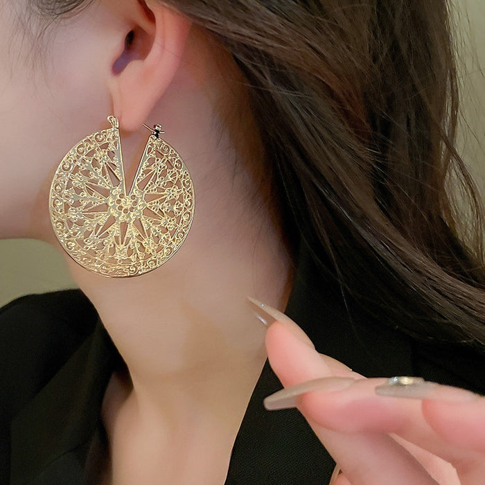 Vintage Hollow Round Disc Metal Earrings Geometric Statement Fashion Ear Cuffs