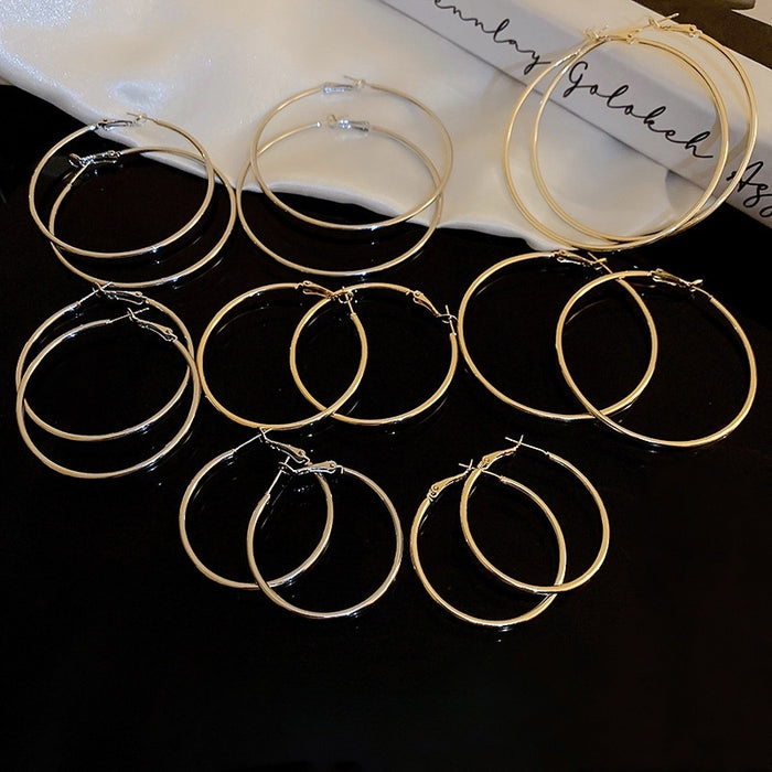 Metal Minimalist Round Plain Hoop Earrings With Silver Posts For Commute Style