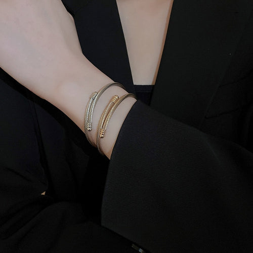 Light Luxury Vintage Twisted Braided Metal Bangle For Women, Creative Round Fashion Bracelet