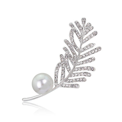 Front product view of the leaf brooch pin in silver