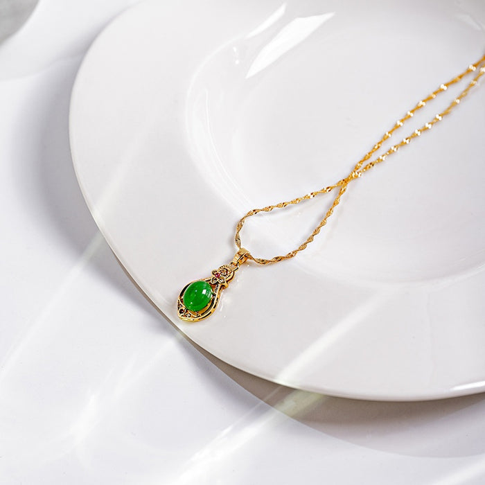 Light Luxury Emerald Green Water Drop Pendant Necklace With Hollow Rhinestone Vintage Style