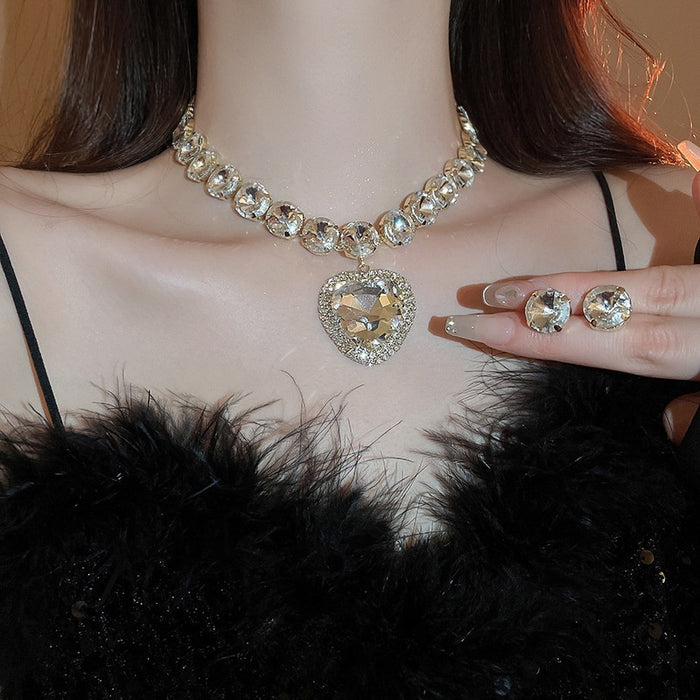 Alloy Geometric Rhinestone Heart Necklace And Earrings Jewelry Set, European American Light Luxury Style